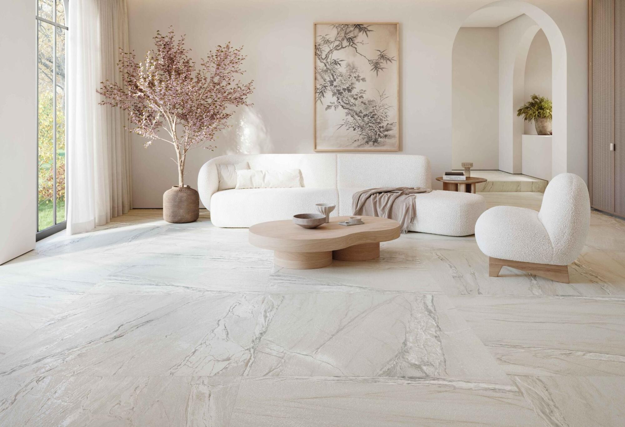 Sal&oacute;n elegante en tonos claros con porcel&aacute;nico efecto cuarcita