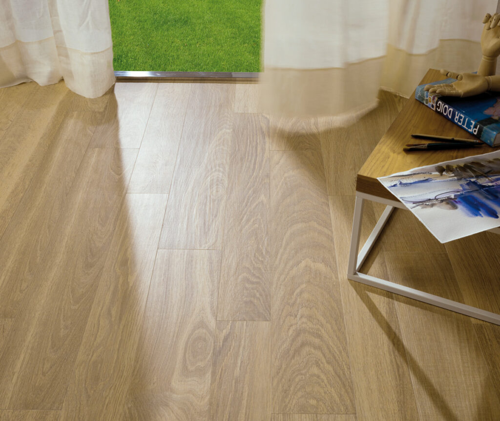 Suelo porcel&aacute;nico efecto madera Grespania Patagonia